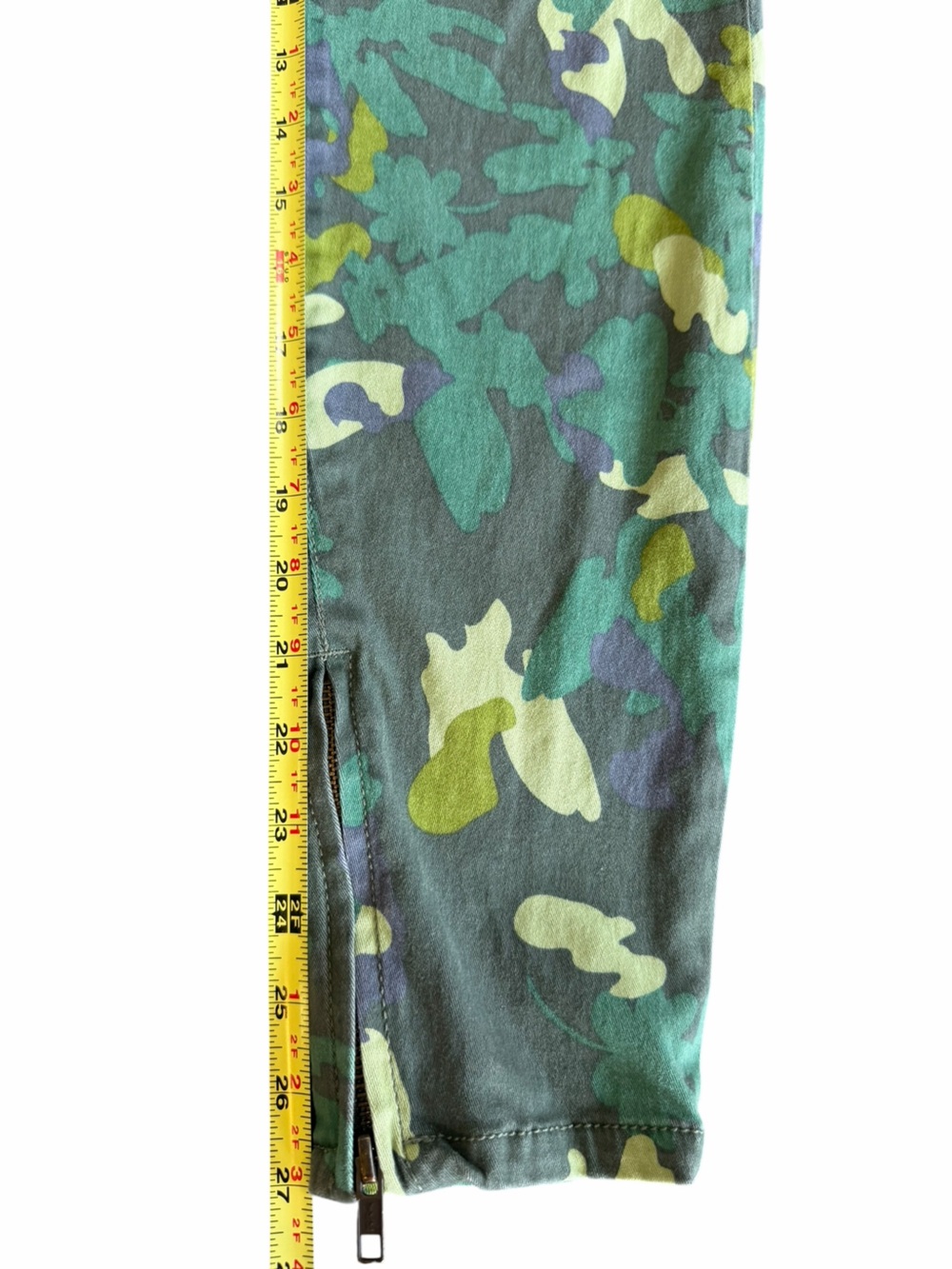 CAbi Camo Skinny Ankle Pants Women’s Size 0 Zip Ankle Stretch Crop Pants - Picture 9 of 11
